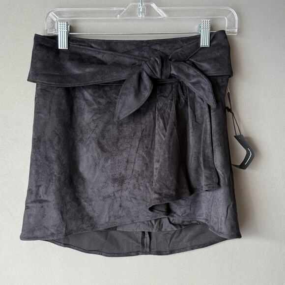 Express sz 4 black faux‎ suede skirt NWT - Picture 1 of 9